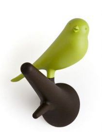 Nástenné vešiaky Hook Sparrov v tvare vtáčikov sediacich na konárikoch. V balení sú 2ks vešiakov. Viaceré farby.